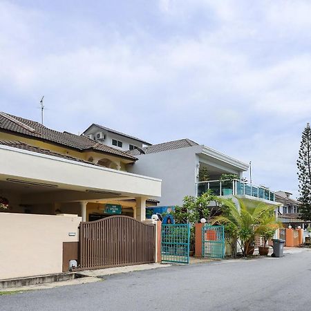 Oyo Home 90229, 3 Little Birds Homestay 4Bhk Malacca Екстер'єр фото