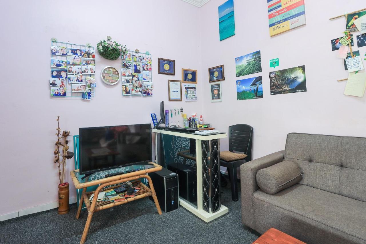 Oyo Home 90229, 3 Little Birds Homestay 4Bhk Malacca Екстер'єр фото