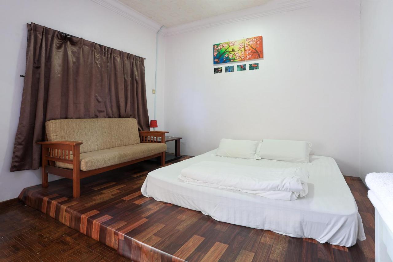 Oyo Home 90229, 3 Little Birds Homestay 4Bhk Malacca Екстер'єр фото