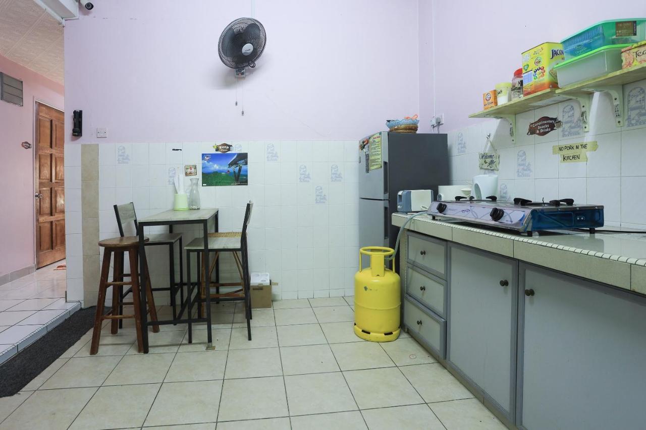 Oyo Home 90229, 3 Little Birds Homestay 4Bhk Malacca Екстер'єр фото