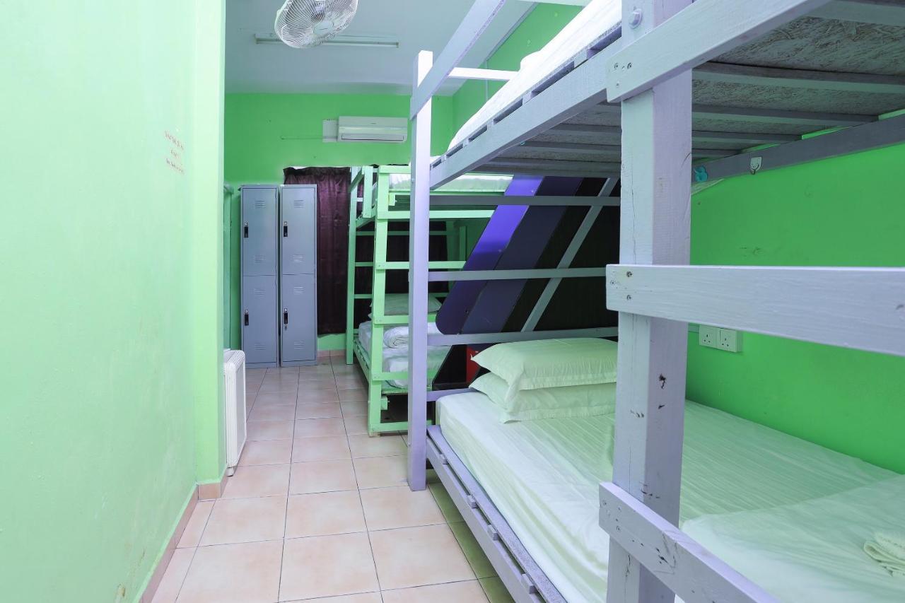 Oyo Home 90229, 3 Little Birds Homestay 4Bhk Malacca Екстер'єр фото