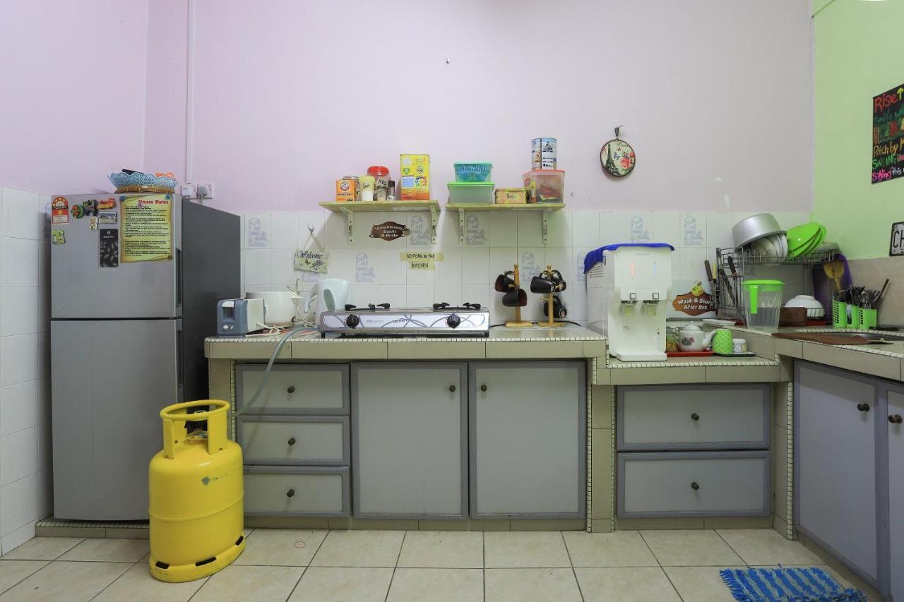 Oyo Home 90229, 3 Little Birds Homestay 4Bhk Malacca Екстер'єр фото