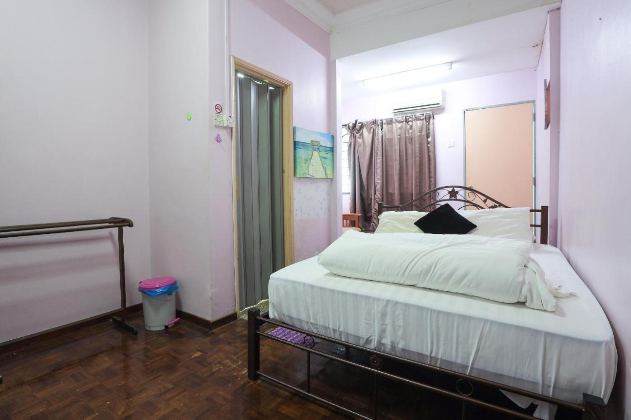Oyo Home 90229, 3 Little Birds Homestay 4Bhk Malacca Екстер'єр фото